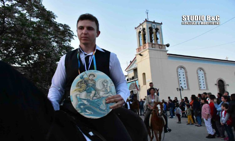 Περιφορά εικόνας Αγίου Γεωργίου με άλογα στα Λευκάκια Ναυπλίου