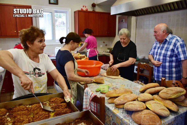 Εθελοντική εργασία μαθητών σε συσσίτιο Ι.Ν. Ευαγγελίστριας Ναυπλίου