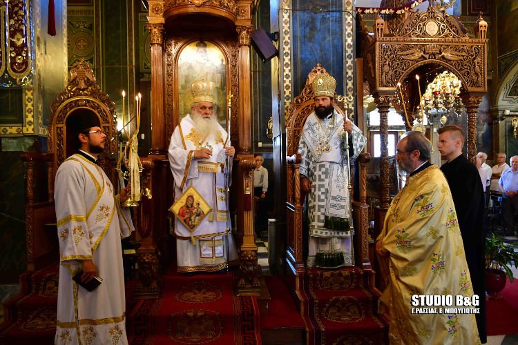 Αρχιερατική Θεία Λειτουργία στον Καθεδρικό Ναό Αγίου Πέτρου Άργους