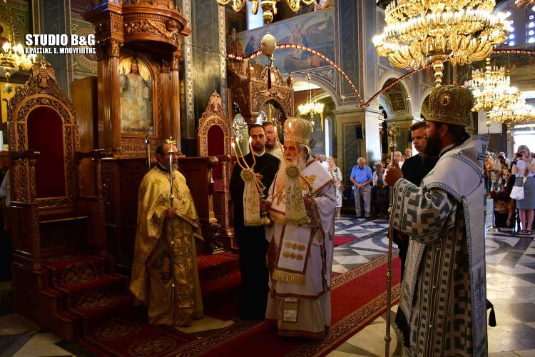Αρχιερατική Θεία Λειτουργία στον Καθεδρικό Ναό Αγίου Πέτρου Άργους