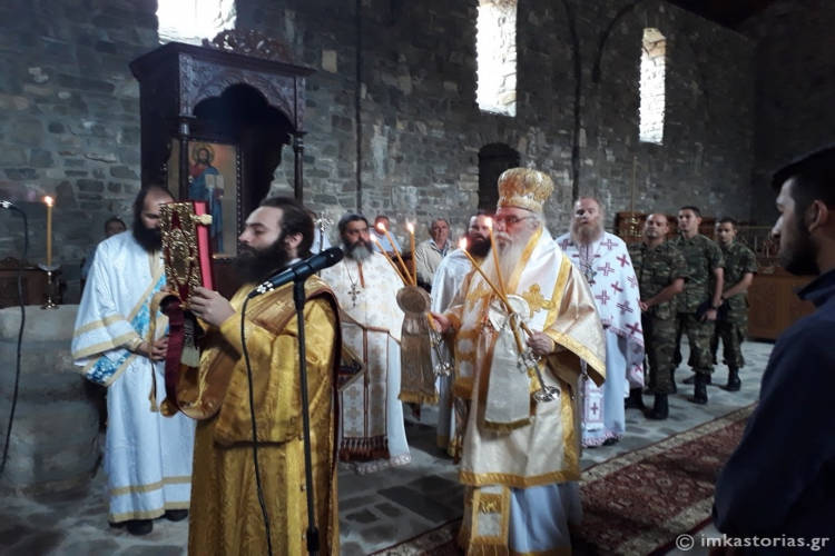 Θεία Λειτουργία στον ακριτικό Γράμμο Καστοριάς