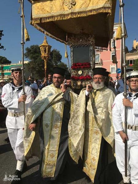 Κέρκυρα: Πλήθος κόσμου στη Λιτανεία του Αγίου Σπυρίδωνα