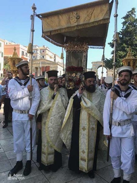 Κέρκυρα: Πλήθος κόσμου στη Λιτανεία του Αγίου Σπυρίδωνα