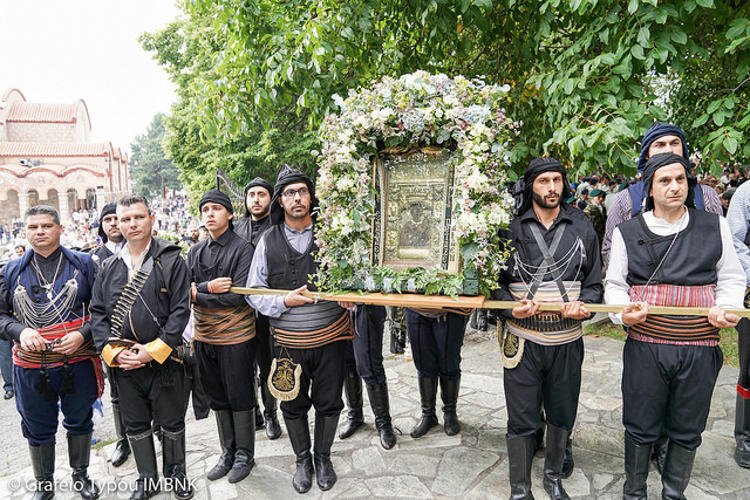 Παναγία Σουμελά: Πλήθος κόσμου στην Παναγία των Ποντίων