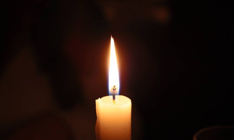 Μνημόσυνο για τα θύματα της πυρκαγιάς στη Ραφήνα