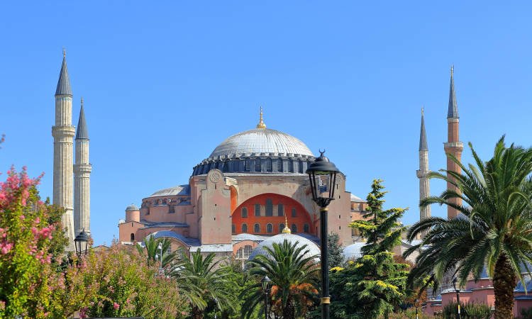 Η Αγία Σοφιά παραμένει Μουσείο