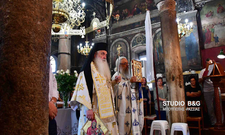 Αρχιερατική Θεία Λειτουργία στην Παναγία του Χώνικα στην Αργολίδα