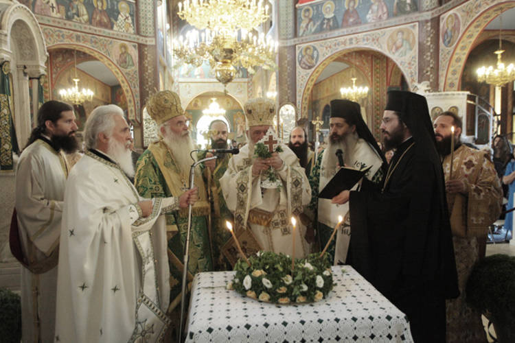 Αρχιεπίσκοπος: Ο Σταυρός μας ανακουφίζει και δίνει νόημα στην ζωή μας