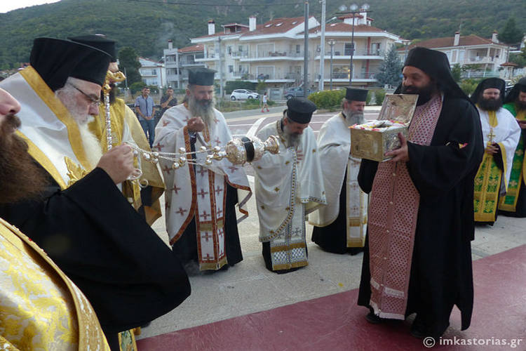 Υποδοχή Τιμίας Κάρας Αγίου Νικάνορος στην Καστοριά (ΦΩΤΟ)
