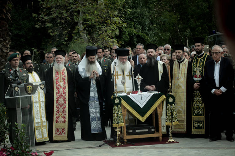 Επιμνημόσυνη δέηση στον Ιερό Λόχο από τον Αρχιεπίσκοπο