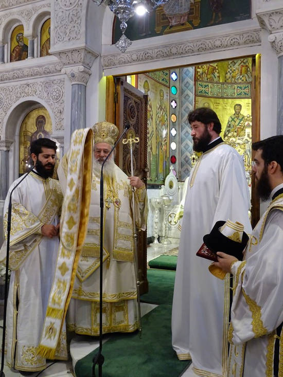 Τρισαρχιερατική Θεία Λειτουργία και Χειροτονία Διακόνου στη Νέα Ιωνία