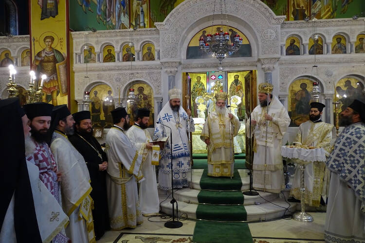 Τρισαρχιερατική Θεία Λειτουργία και Χειροτονία Διακόνου στη Νέα Ιωνία