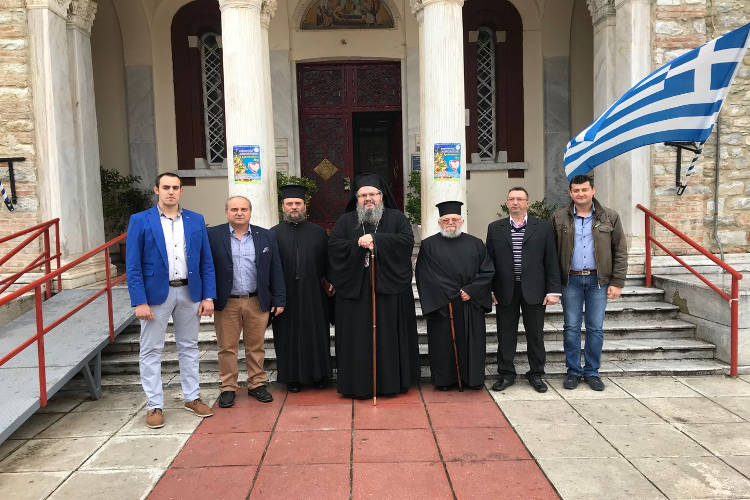 Λαρίσης Ιερώνυμος: Να υπάρχουν στην καρδιά μας Χριστούγεννα