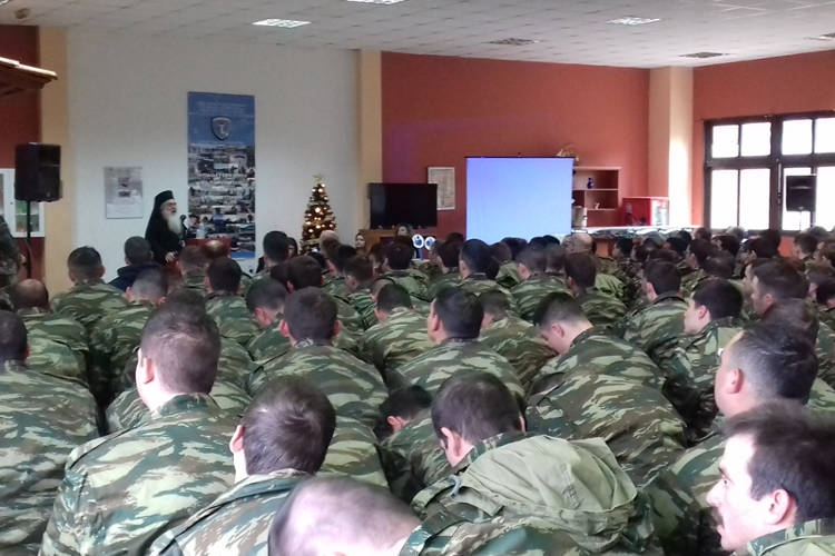 Ο Μητροπολίτης Σάμου κοντά στους φρουρούς του Έθνους μας