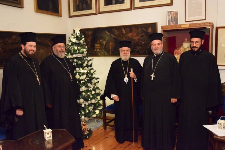 Παιδιά Κατηχητικών της Μυκόνου δόξασαν τη Γέννηση του Χριστού