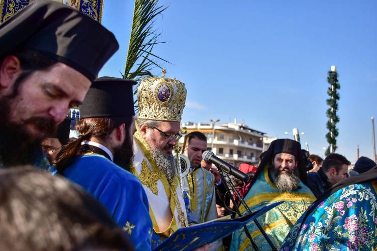 Ο Αγιασμός των Υδάτων στον Πηνειό ποταμό