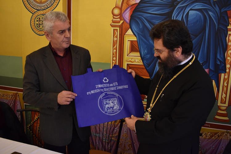 Γεύμα με εργαζομένους καθαριότητος του Δήμου στη Μητρόπολη Μαρωνείας (ΦΩΤΟ)