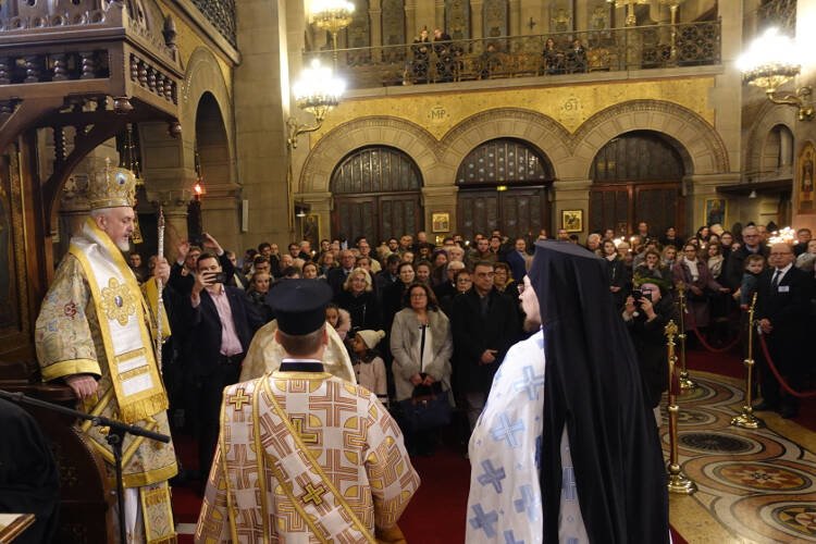 Χειροτονία Διακόνου από τον Γαλλίας Εμμανουήλ (ΦΩΤΟ)