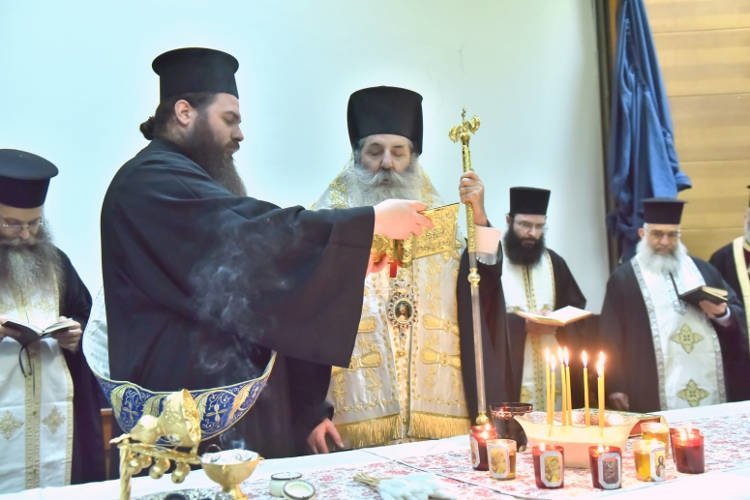 Μυστήριο Ιερού Ευχελαίου στα νοσοκομεία του Πειραιά