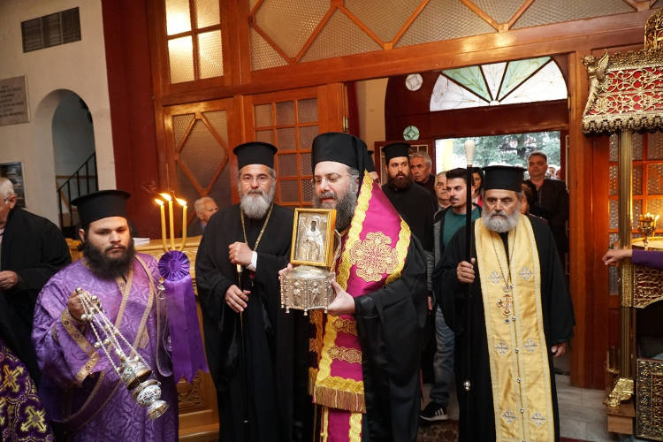 Τα Τρίκαλα υποδέχτηκαν Λείψανο της Αγίας Κυριακής
