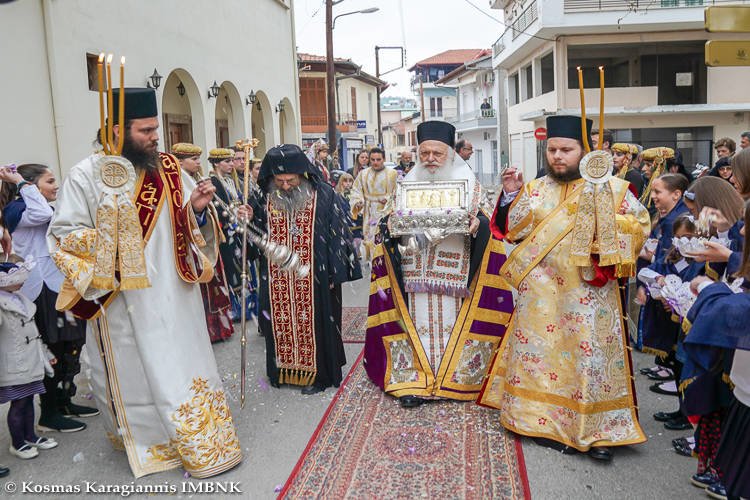 Λείψανο της Χειρός της Αγίας Μαρίας Μαγδαληνής υποδέχτηκε η Νάουσα (ΦΩΤΟ)
