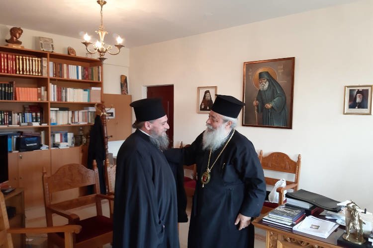 Ο νέος Επίσκοπος Ολβίας Επιφάνιος στον Φθιώτιδος Νικόλαο