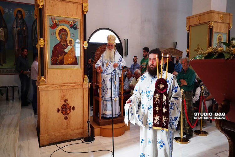 Αρχιερατική θεία λειτουργία στον Άγιο Λουκά Ναυπλίου (ΦΩΤΟ)