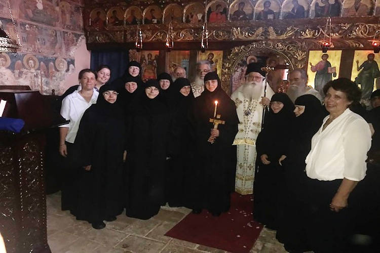 Ρασοφορία νέας Μοναχής στην Ανατολή Αγιάς