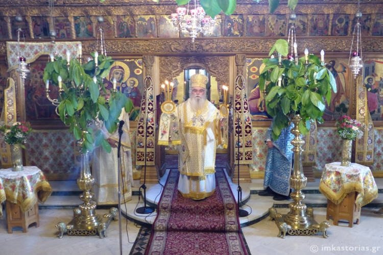 Κυριακή της Πεντηκοστής στον Μητροπολιτικό Ναό Καστοριάς (ΦΩΤΟ)