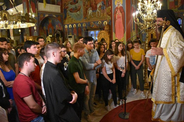 Εσπερινή Θεία Λειτουργία για του μαθητές στη Μητρόπολη Μαρωνείας (ΦΩΤΟ)
