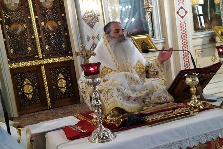 Αρχαιοπρεπή Θεία Λειτουργία τέλεσε ο Πειραιώς Σεραφείμ