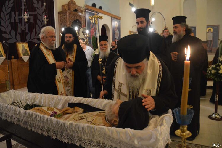 Εξόδιος Ακολουθία π Αριστάρχου Τσαλπαρά στην Πολίχνη (ΦΩΤΟ)