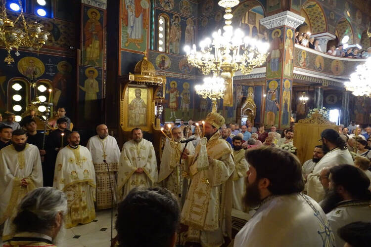 Εορτή του Αγίου Πνεύματος στη Μητρόπολη Νέας Ιωνίας (ΦΩΤΟ)