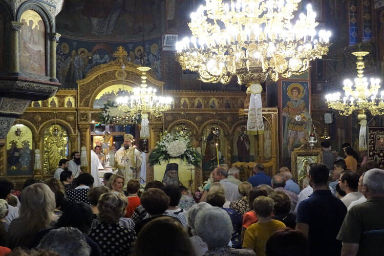 Εορτή του Αγίου Πνεύματος στη Μητρόπολη Νέας Ιωνίας (ΦΩΤΟ)