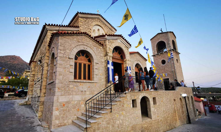 Οι Μυκήνες τιμούν τον ιαματικό Άγιο Παντελεήμονα