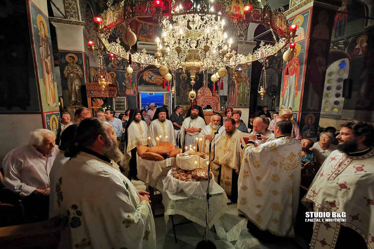 Οι Μυκήνες τιμούν τον ιαματικό Άγιο Παντελεήμονα