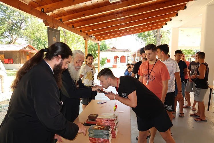 Ο Μητροπολίτης Φθιώτιδος κοντά στα παιδιά της Κατασκήνωσης