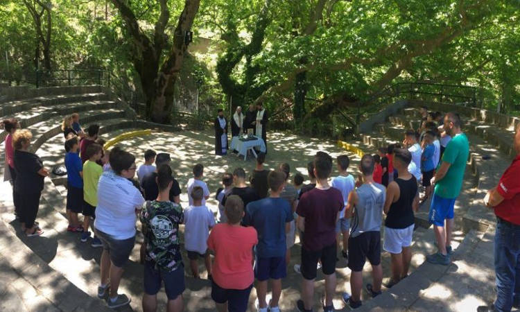 Αγιασμός Α´ Κατασκηνωτικής περιόδου αγοριών της Μητροπόλεως Καρπενησίου