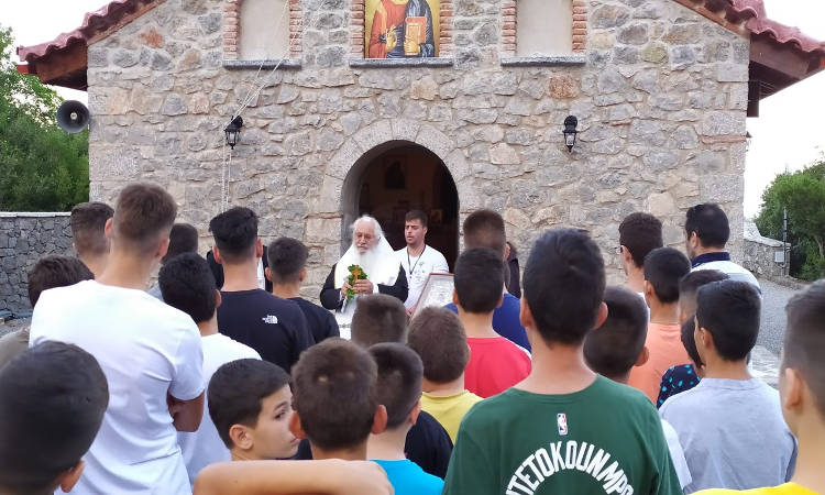 Αγιασμός νέας κατασκηνωτικής περιόδου αγοριών Μητροπόλεως Θηβών