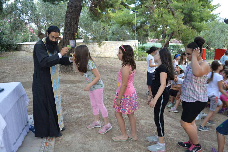Α΄ Κατασκηνωτική Περίοδος κοριτσιών Μητροπόλεως Νεαπόλεως στο Ποσείδι (ΦΩΤΟ)