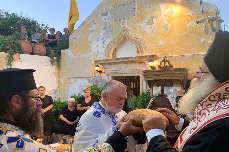 Ιεραπύτνης Κύριλλος: Η Παναγία μας περιμένει με ανοιχτές τις Θεομητορικές αγκάλες της