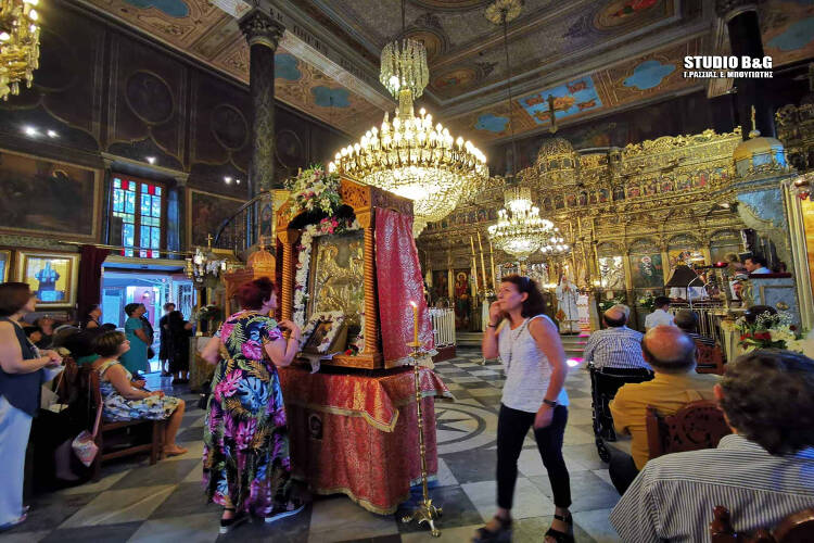 Αρχιερατική Θεία Λειτουργία για το Γενέσιο της Θεοτόκου στο Ναύπλιο (ΦΩΤΟ)