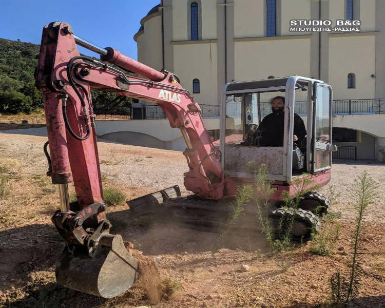 Δεντροφύτευση στον Άγιο Λουκά τον Ιατρό Ναυπλίου (ΦΩΤΟ)