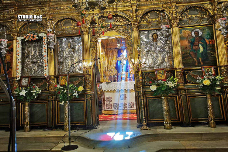 Αρχιερατική Θεία Λειτουργία για το Γενέσιο της Θεοτόκου στο Ναύπλιο (ΦΩΤΟ)