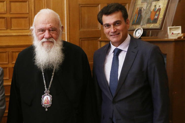 Δήμαρχος Φιλοθέης και Γενικός Γραμματέας Υπουργείου Παιδείας στον Αρχιεπίσκοπο