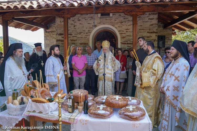 Θεία Λειτουργία ενώπιον της Τιμίας Κάρας του Οσίου Δαβίδ Ευβοίας στα Πιέρια Όρη (ΦΩΤΟ)