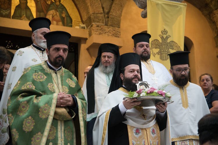 Πλήθος κόσμου στον Άγιο Ευστάθιο Νέας Ιωνίας (ΦΩΤΟ)