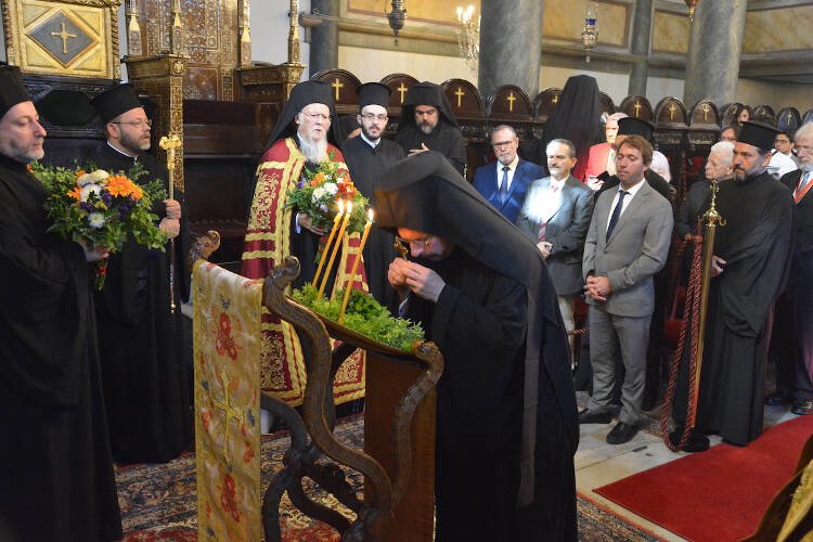 Ο εορτασμός της Υψώσεως του Τιμίου Σταυρού στο Οικουμενικό Πατριαρχείο (ΦΩΤΟ)