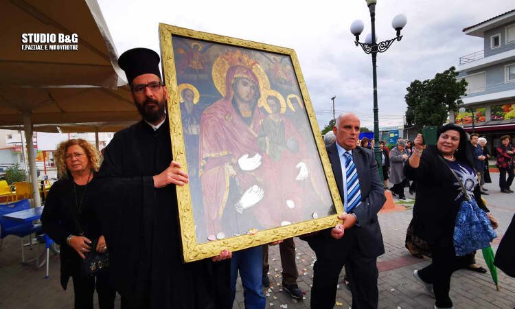 Η Εικόνα της Παναγίας της Κουκουζέλισσας επέστρεψε από το Περιστέρι στη Νέα Κίο (ΦΩΤΟ)