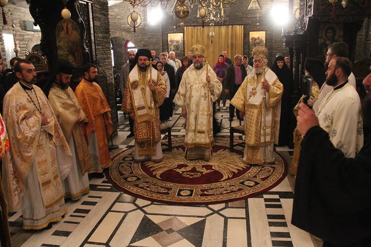 Συλλείτουργο Μητροπολίτου Φωκίδος μετά Αρχιερέων της αυτοκεφάλου Ουκρανικής Εκκλησίας (ΦΩΤΟ)